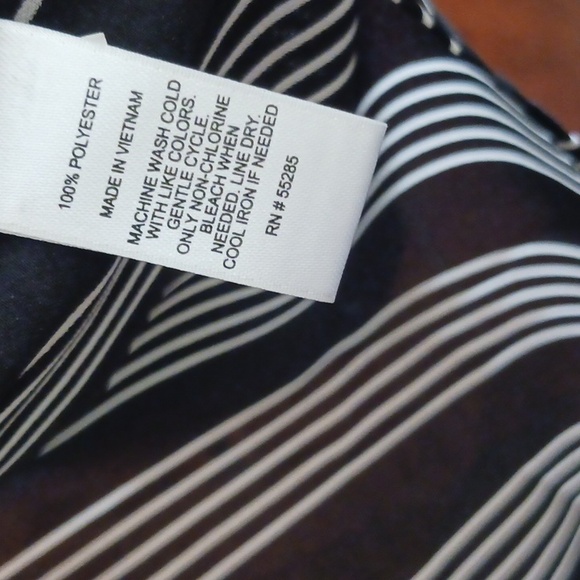 Express portfolio blouse black and white stipes - Picture 9 of 9